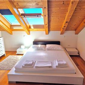 9 Bedroom Villa with Pool and Sea Views in Cavtat, sleeps 18